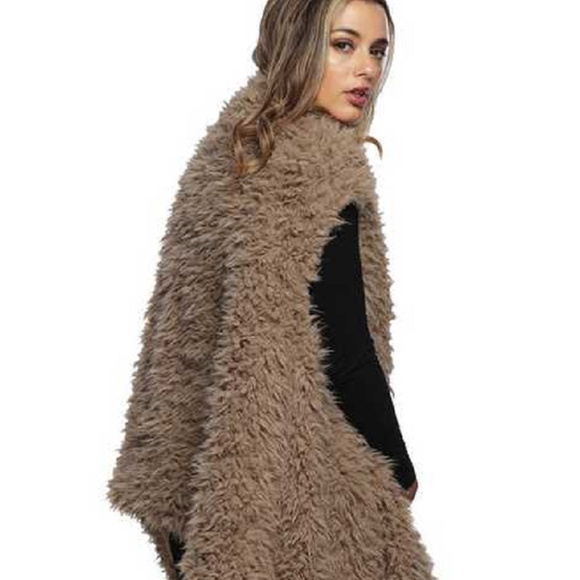 Beige New Faux Fur Vest - Picture 3 of 5